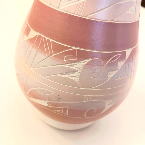 Vintage signed etched ceramic Southwestern Native vase vessel. 7.5" tall - Picture 4 of 13